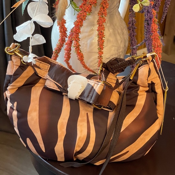 VINCE CAMUTO Washable Nylon Crossbody Harlo In Brown Zebra - Picture 4 of 12